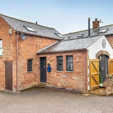 Noble Garth, Cosy Cottage With Hot Tub