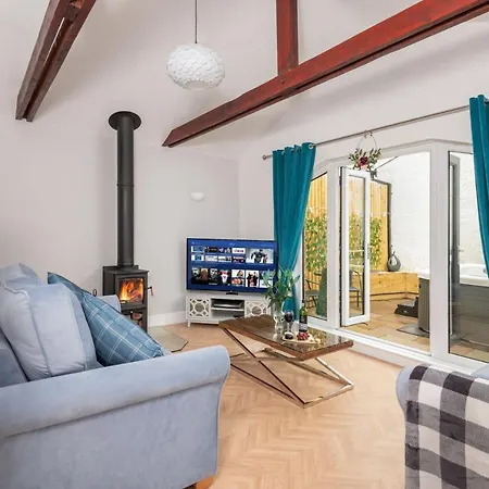 Noble Garth, Cosy Cottage With Hot Tub Feriehus