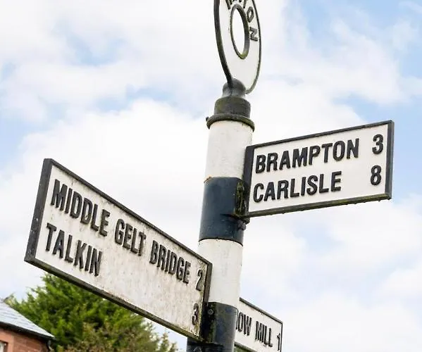 - Sleeps 3 Hot Tub & Pet Friendly * 布兰普顿